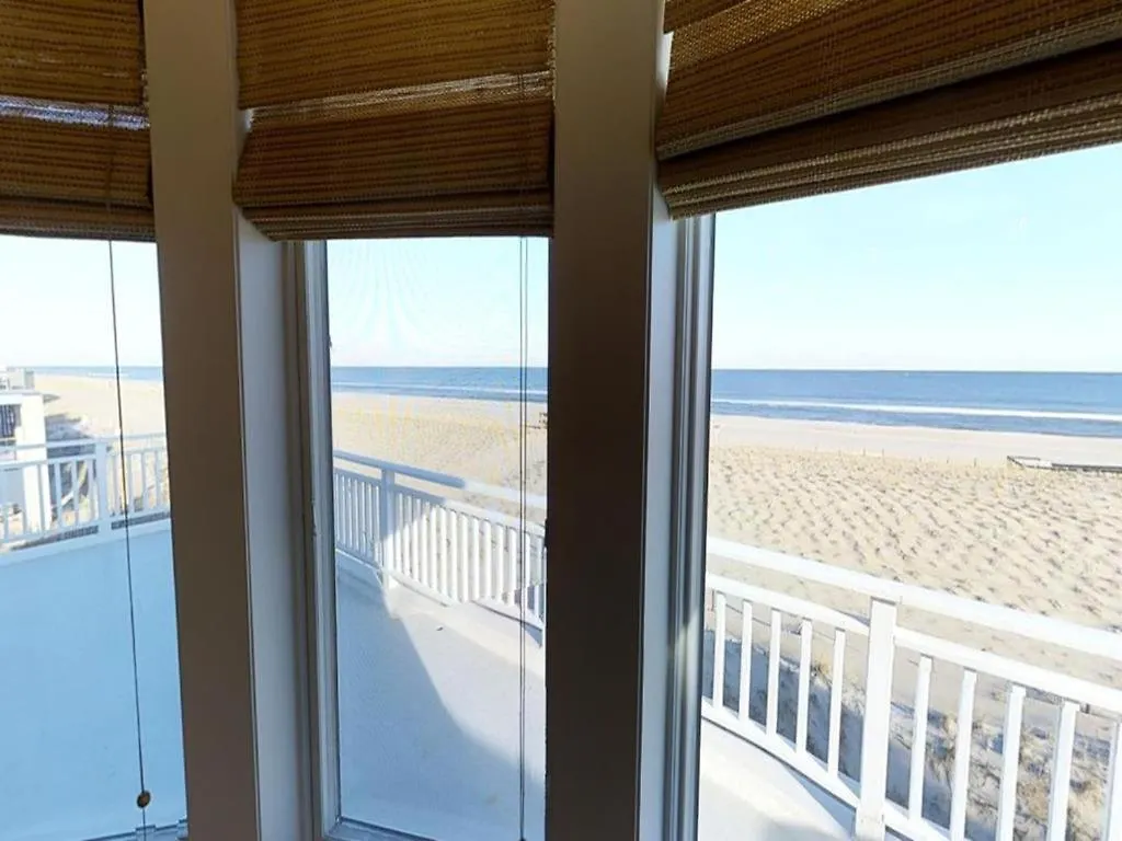 Holiday home Pet Friendly, Single Family, Ocean Front, Elevator, Beach Badges, Wifi, Decks, Beach Chairs, Oceanview, Keurig, Jacuzzi-Jet Tub, O-S Shower, New York