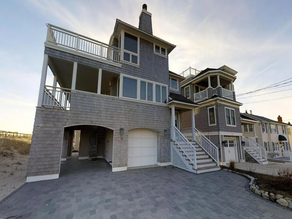 Pet Friendly, Single Family, Ocean Front, Elevator, Beach Badges, Wifi, Decks, Beach Chairs, Oceanview, Keurig, Jacuzzi-Jet Tub, O-S Shower, New York